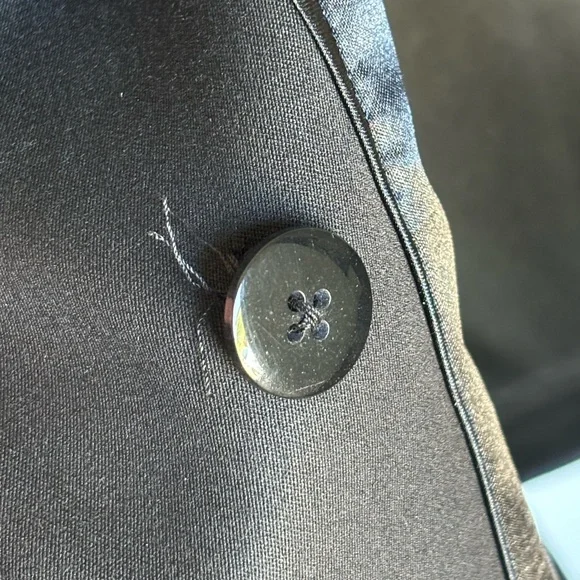 Elegant Black Double-Breasted Women's Blazer - Picture 7 of 8